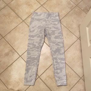 COPY - Lululemon White Camo *Jacquard Wunder Unders!